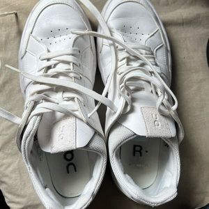 THE ROGER Clubhouse Tennis Sneaker size 8